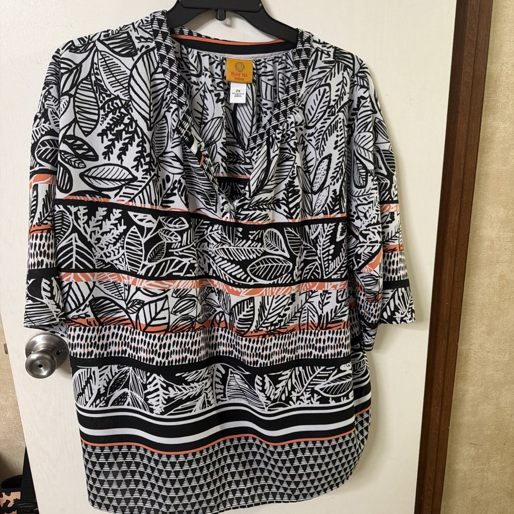 Women's Ruby Rd Black White Floral Short Sleeves Top Size 2x